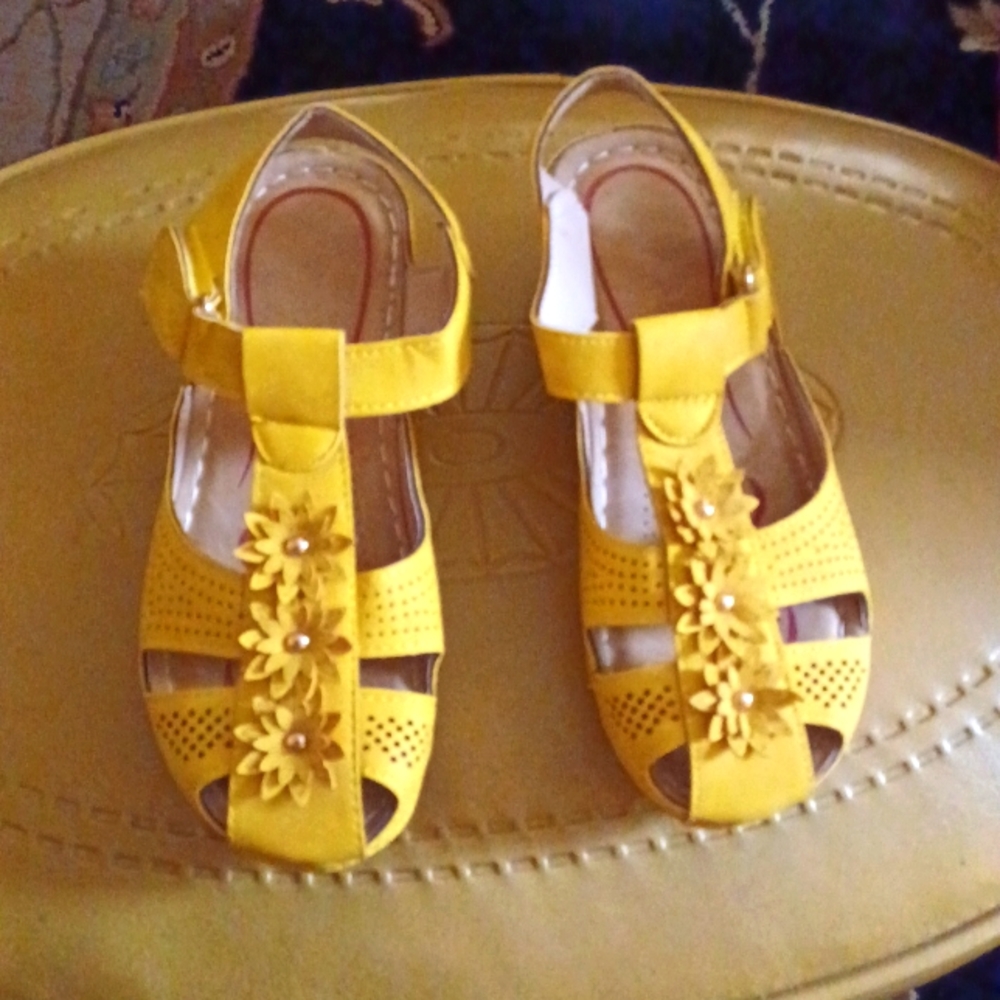 YELLOW PLATFORM SANDALS 37 faux suede
